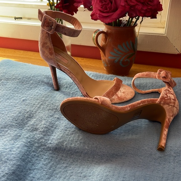 Pink Heels - Picture 2 of 8